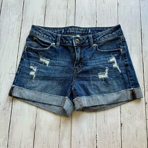 Women’s Jennifer Lopez Medium Blue Distressed Mid Rise 3” Denim Shorts Sz 2